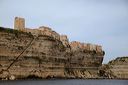 Bonifacio, vue de l'habitat suspendu depuis le bâteau