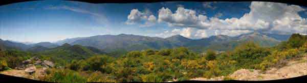 Corse : Non loin de Bastellica, route du Val d'Ese