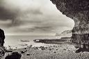 Etretat : plage vue depuis le Trou à l'Homme, conversion en noir-et-blanc de photos en couleurs