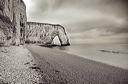 Etretat : la Manneporte, conversion en noir-et-blanc de photos en couleurs