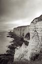 Etretat : Porte d'Amont, le Chaudron, conversion en noir-et-blanc de photos en couleurs